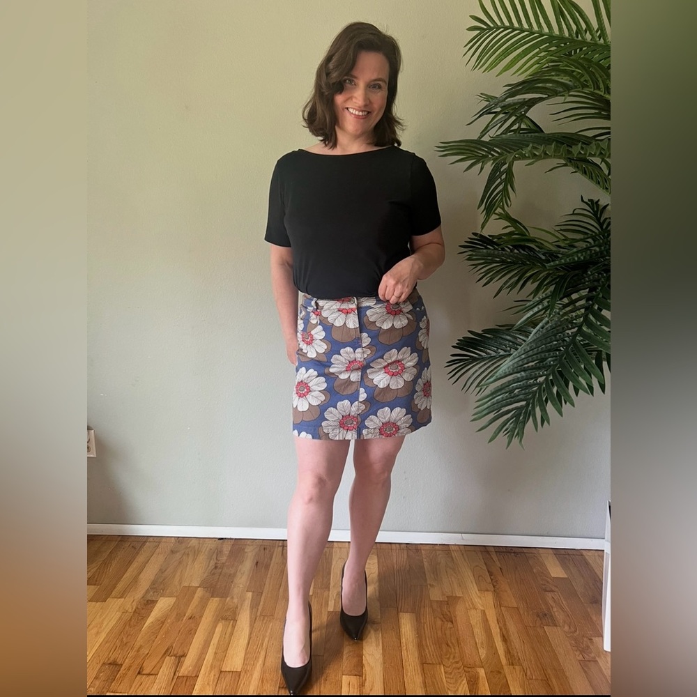 🧵 Boden Denim Mini Skirt – Size 10R – Retro Floral Darling 🌼